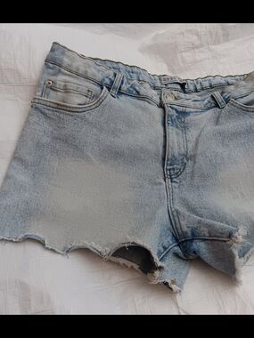 Denim Company, brand - womens light blue washed denim cutoff shorts